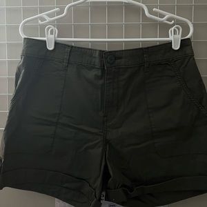Women’s khaki green cargo shorts